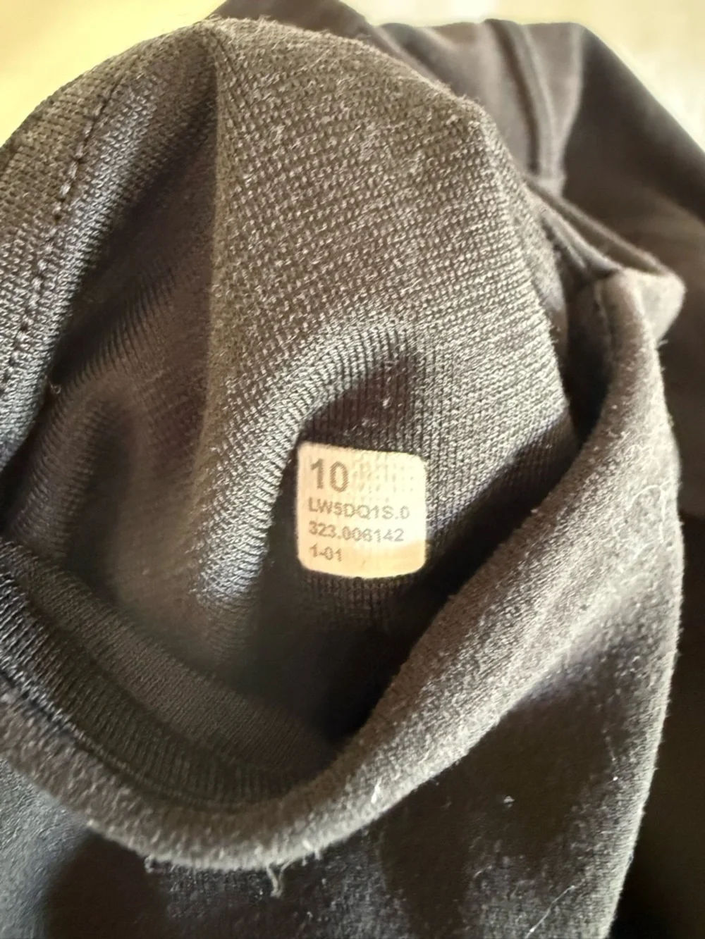 Lululemon Aligh with pockets Black High-Rise Leggings 28” - Picture 5 of 5